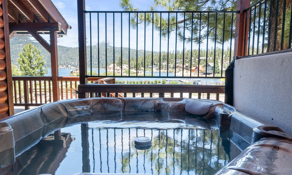 Patton House | Boulder Bay Park Lakefront - Across from Lake, Hot Tub, Walk to Lake