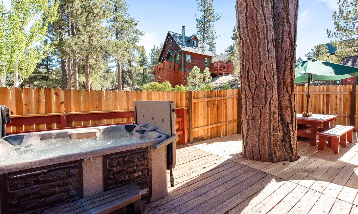 Boulder Bay Cabin | Boulder Pines - AC, Walk to Lake, Hot Tub, Smart TV