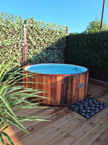 Ryde House | Boutique, cute seaside themed barn, private hot tub, 2 bedroom, sauna & gym