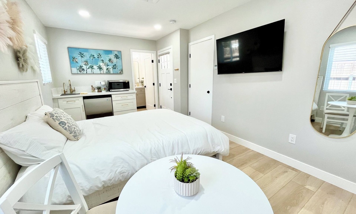 South Redlands Apartment | BRAND NEW 2-bdrm Guesthouse with WiFi, AC in marvelous Redlands