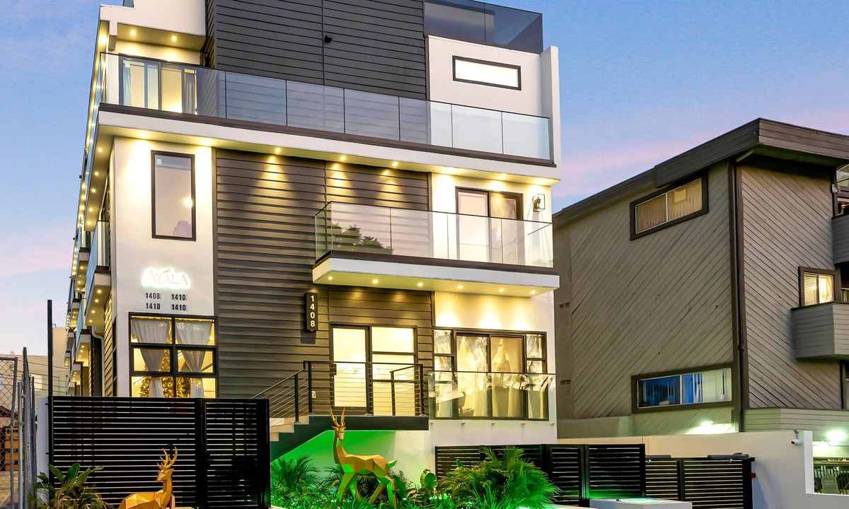 Hollywood House | Brand New HUGE 3 Bed 4 Bath West Hollywood Adjacent Town House With A Roof Deck