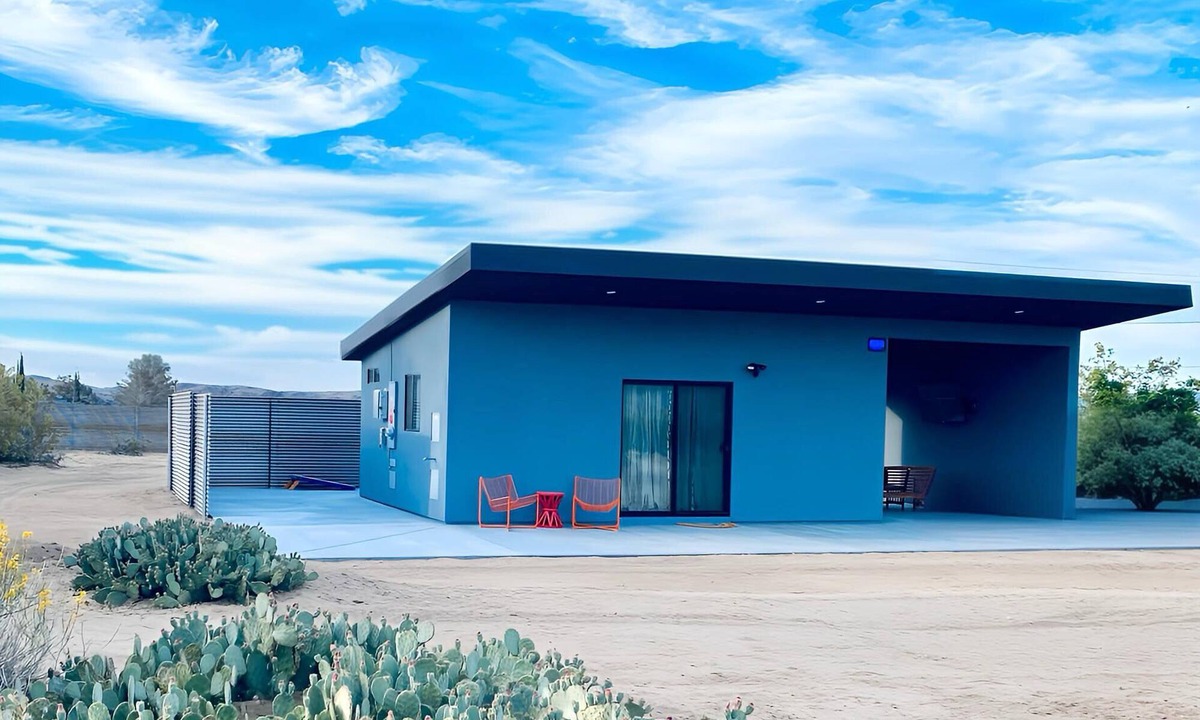 Joshua Tree Apartment | Brand New Tiny Home in Joshua Tree with Enchanting Mountain Views