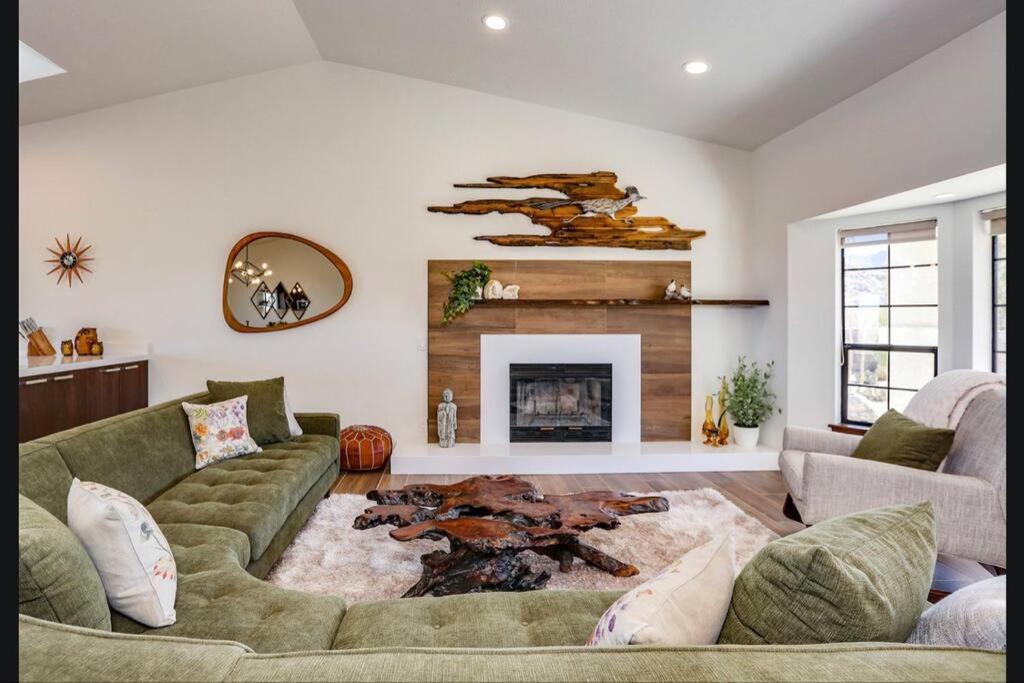 Panorama Heights House | Breathtaking Roadrunner Heights