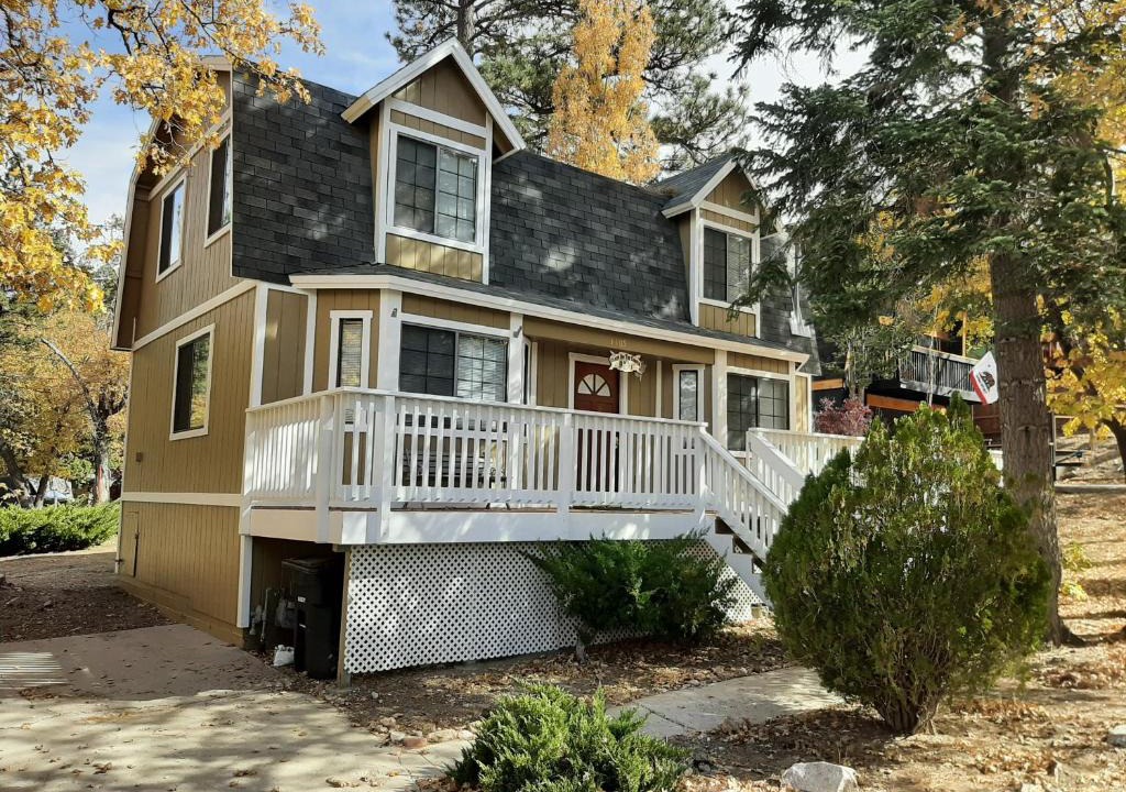 Upper Moonridge House | Cabin on the Corner