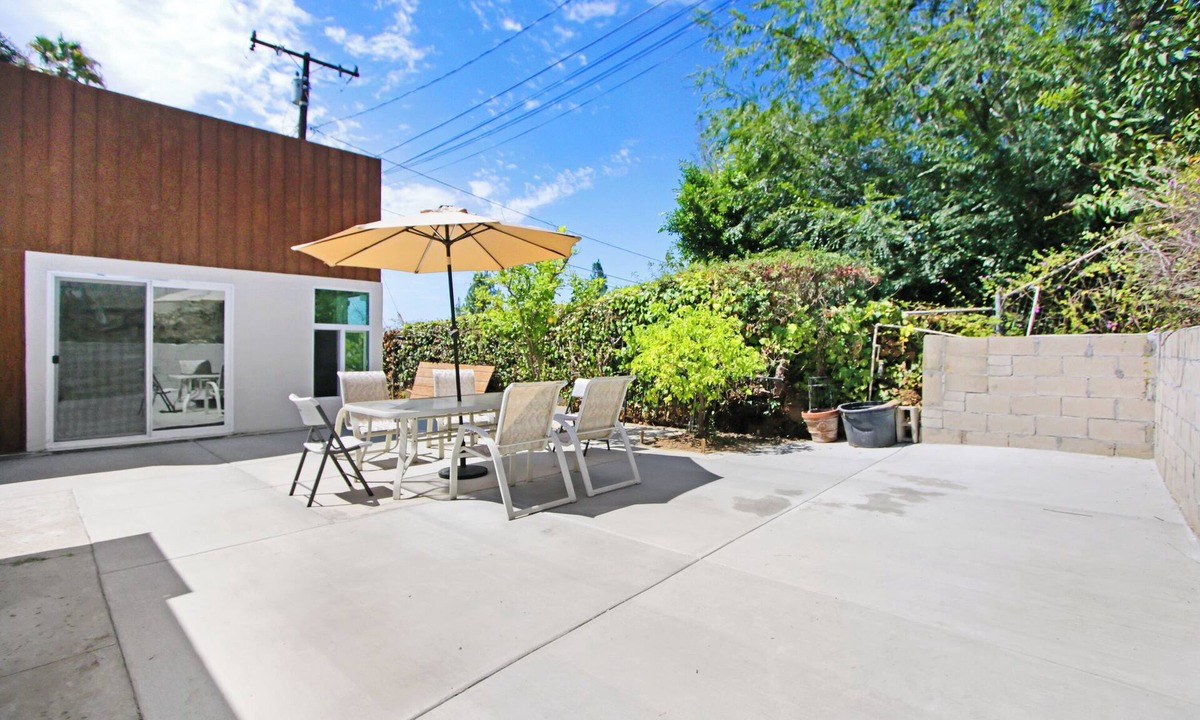 Azusa House | Cal King BR Pet-Friendly self control AC
