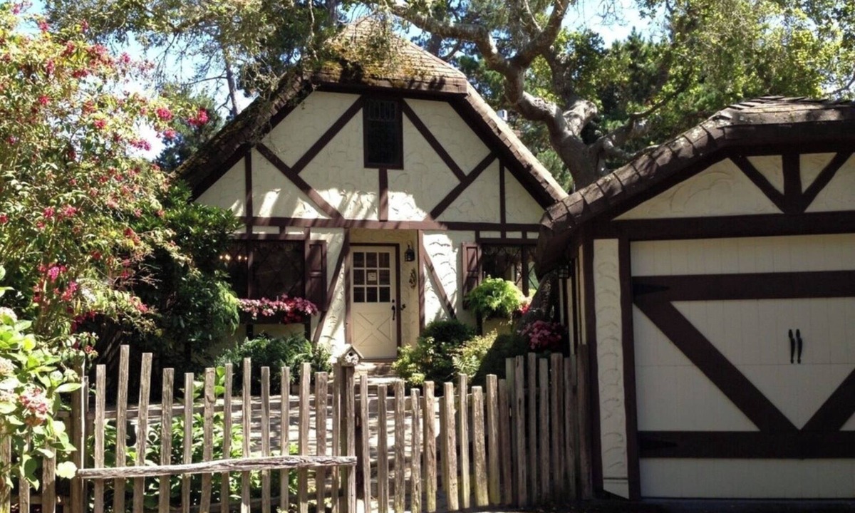 Hatton Fields Cottage | Carmel charmer! Short, 10 min. walk to town center. Close to trail to Mission.