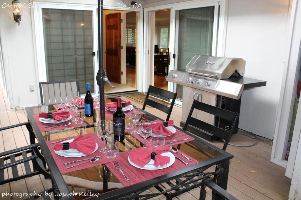Northwest Carmel House | Carmel Seahorse 3 blocks to Carmel Beach 30 Night stays or more only