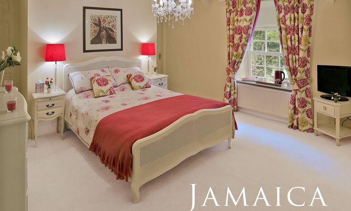 Saint Gennys Bed & Breakfast | Caroe Farmhouse