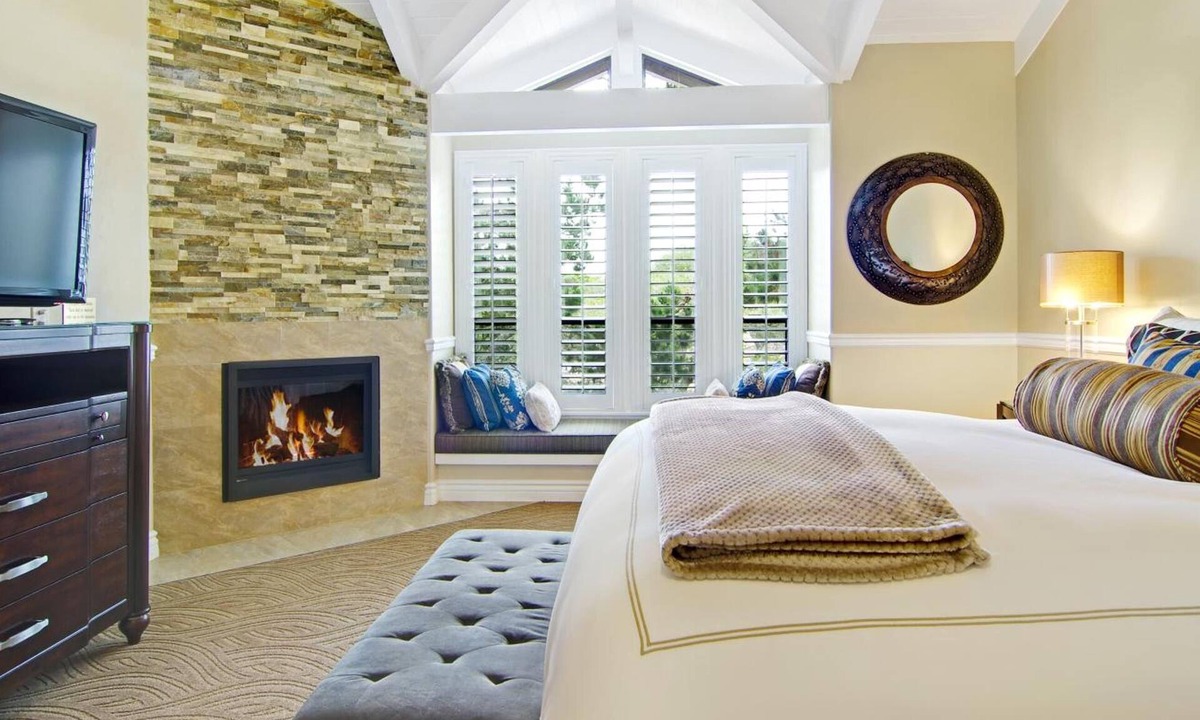 Golden Rectangle Bed & Breakfast | Carriage House Inn