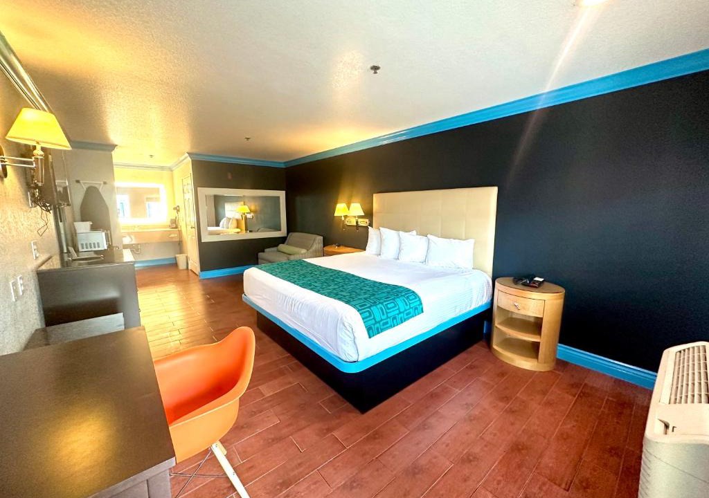 Orange Hotel | Casa Blanca Hotel - Orange