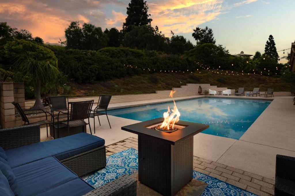 Vista House | Casa Elevado, Pool House with Stunning Views!