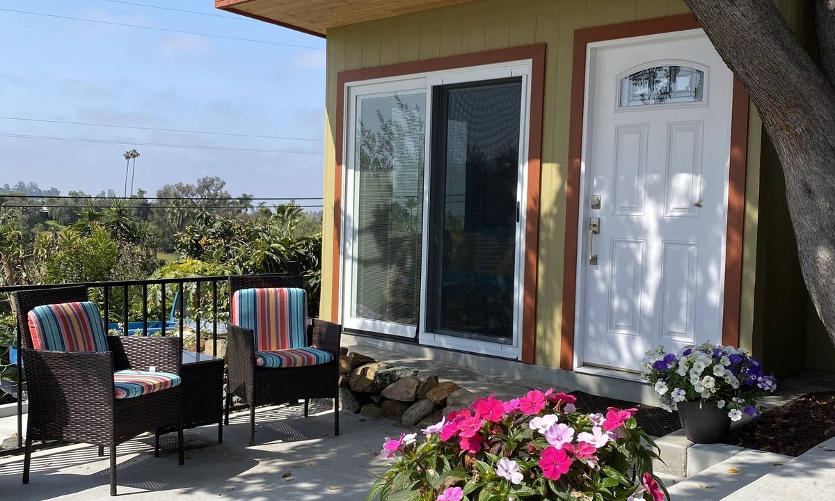 Vista Cottage | Casita w/Mountain Views, kitchenette, bathroom,queen bed, 20 min to the beach