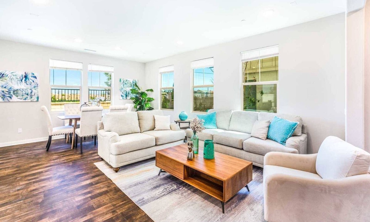 Ontario House | Castle on South Monarch Pl