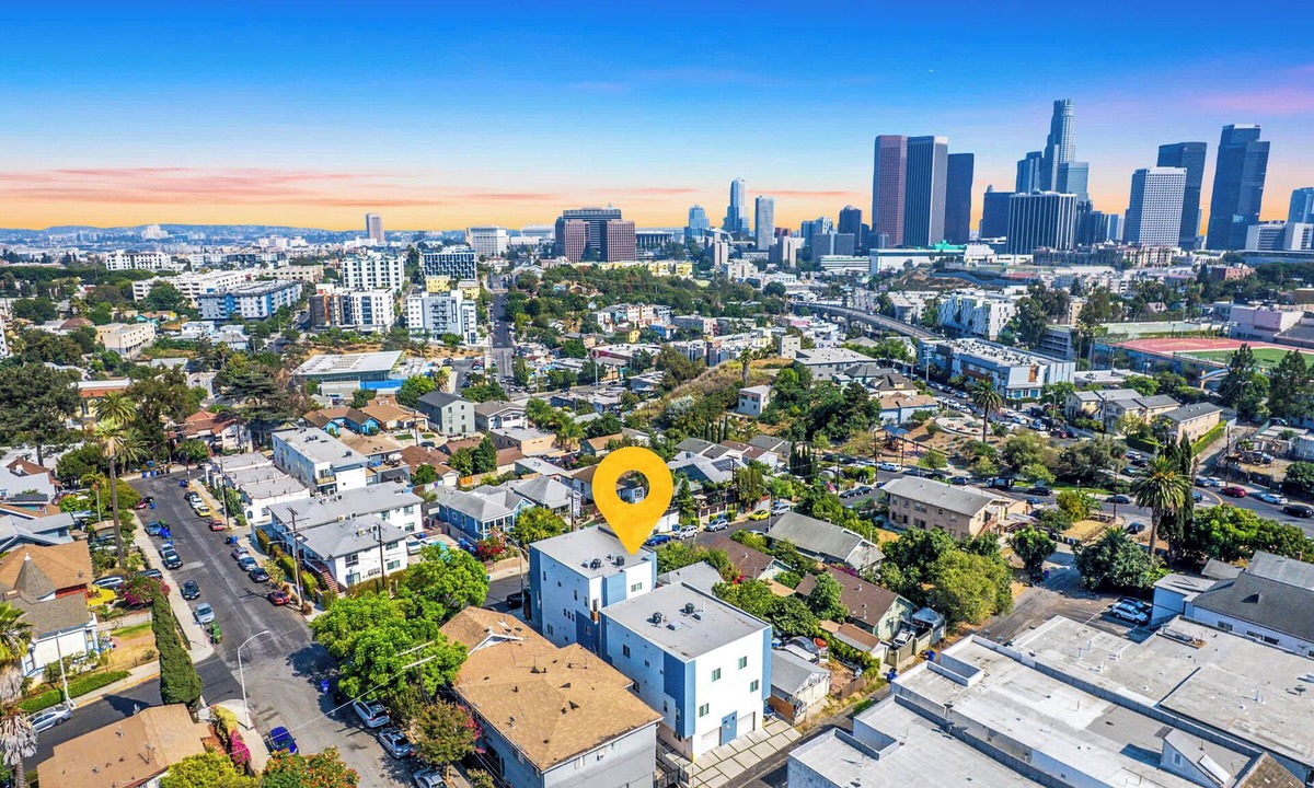 Downtown Los Angeles House | Central 4BR Townhome | Modern Perks