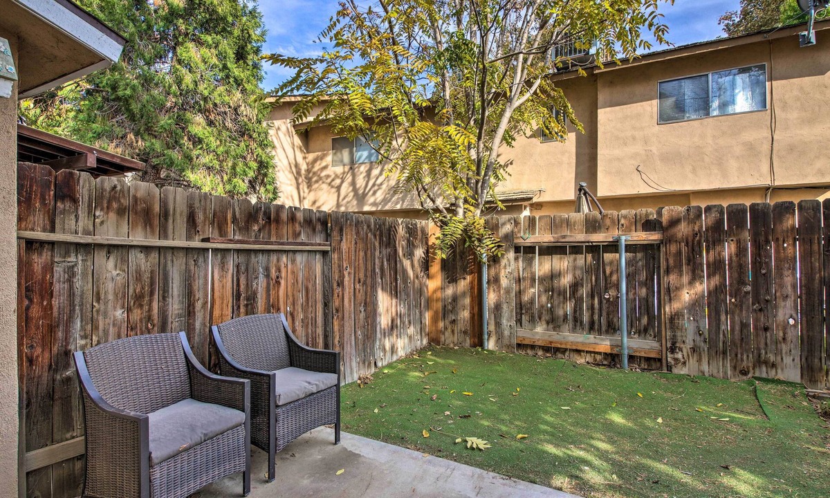 Country Rose Apartment | Central Bakersfield Townhome w/Private Patio