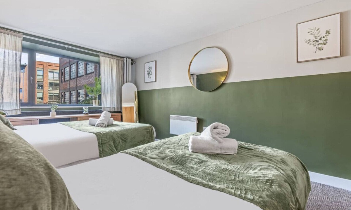 Bordesley Apartment | Central Retreat - Birmingham Sleeps 4 free parking