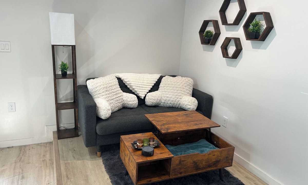 North Long Beach House | Charming 1-bedroom bungalow in fabulous Long Beach with WiFi, AC