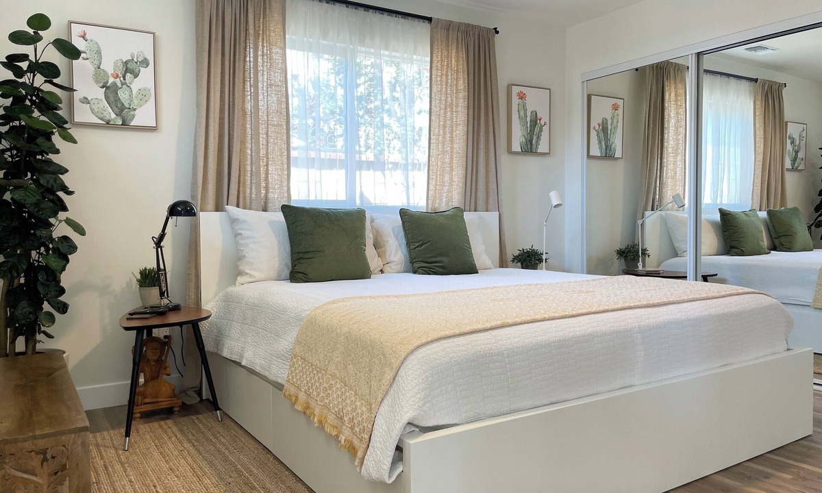Boyle Heights House | Charming 2 bed/2 bath house near DTLA/Arts District/Pasadena/Dodgers Stadium