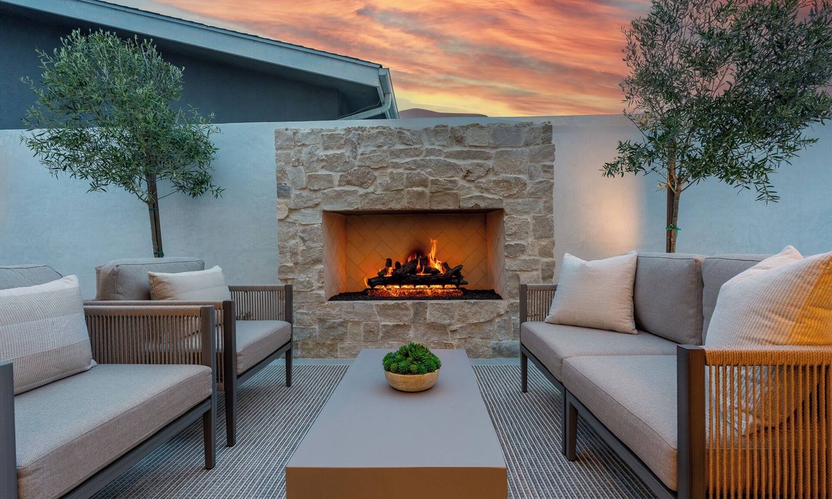 East Side Costa Mesa House | Charming 2-bedroom bungalow with AC, WiFi in Eastside Heights Costa Mesa