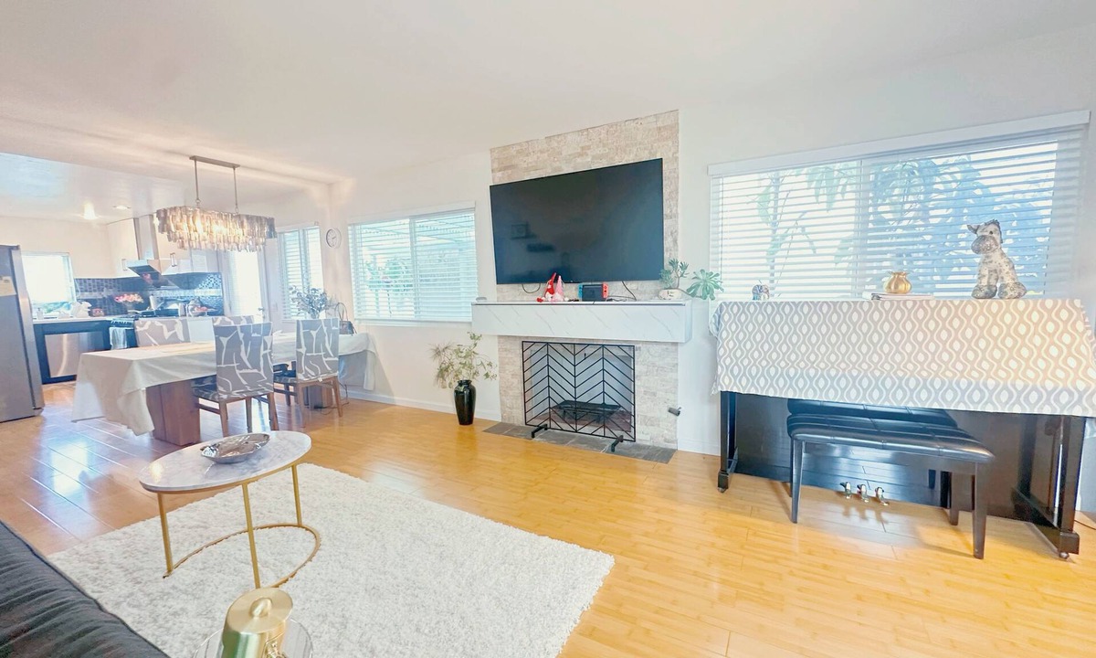 Fullerton House | Charming 2-bedroom bungalow in fabulous Fullerton