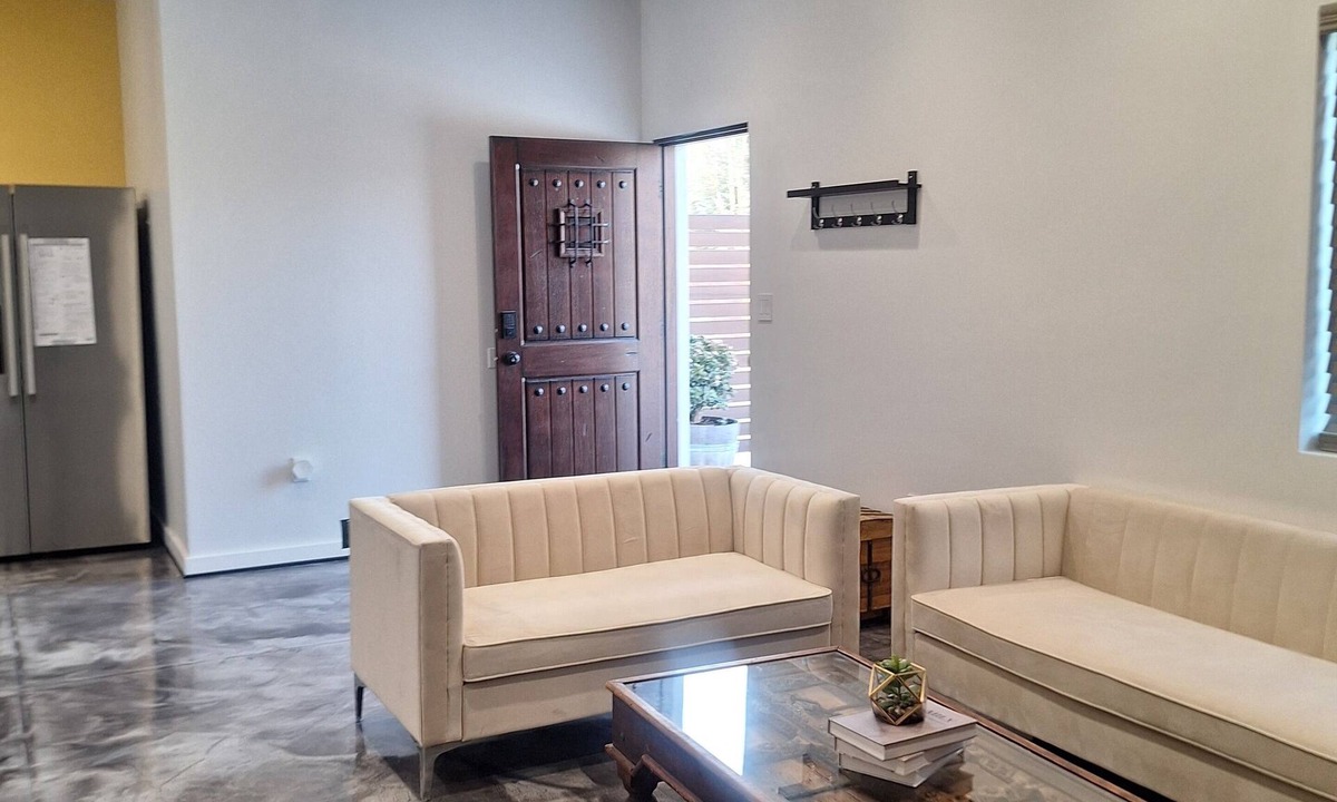 Azusa House | Charming 2-bedroom house with WiFi, AC in Azusann