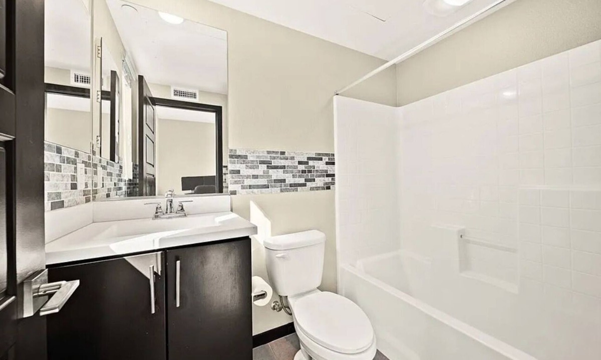 Irvine House | Charming 2-bedroom townhome with AC, WiFi in Great Park Irvine