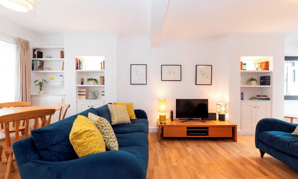 North Richmond House | Charming 2BR Cottage in Richmond, 20 mins C London - Pass the Keys