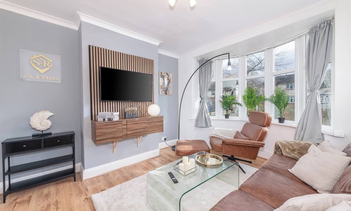 Wolverhampton House | Charming 3-Bedroom Wolverhampton Home with Private Hot Tub