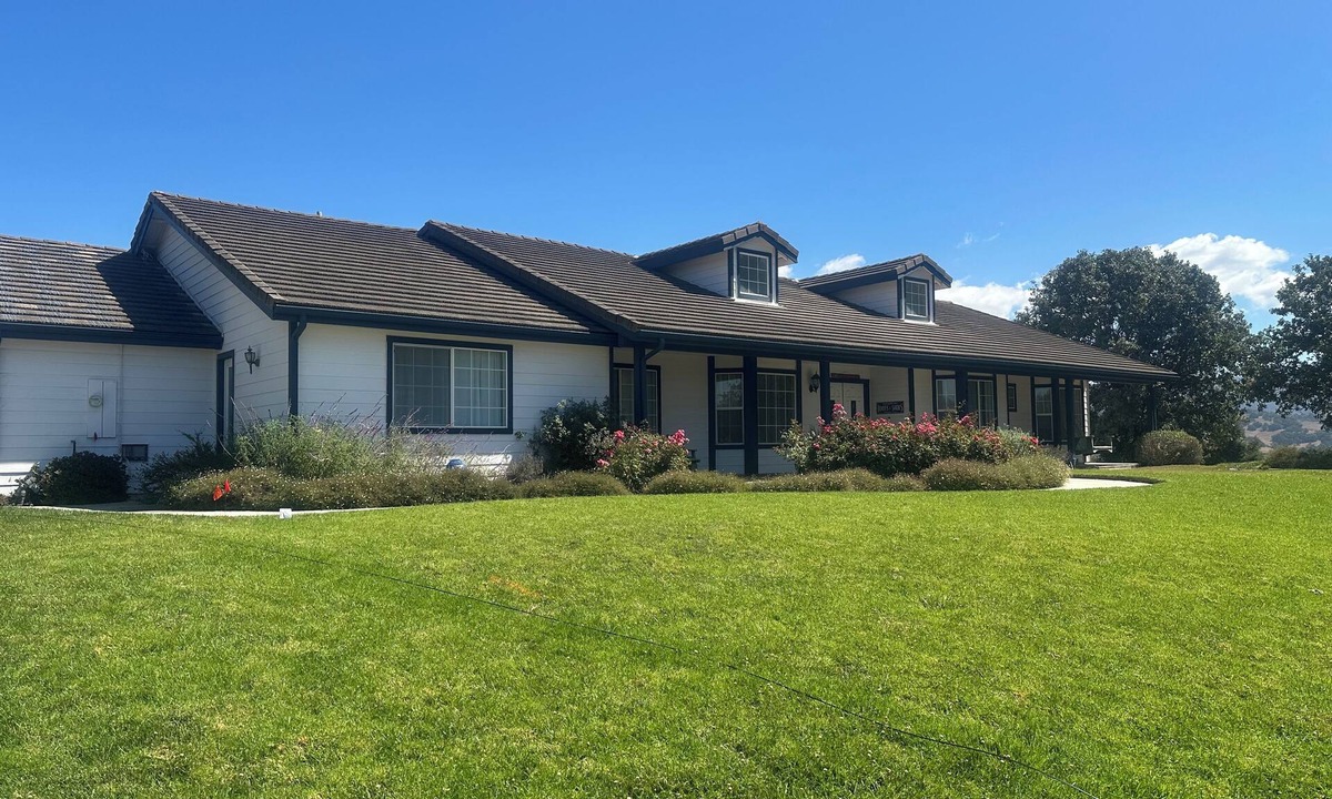Solvang House | Charming 4-br Wine Country Retreat — Walk Downtown Solvang + BBQ & Fireplace