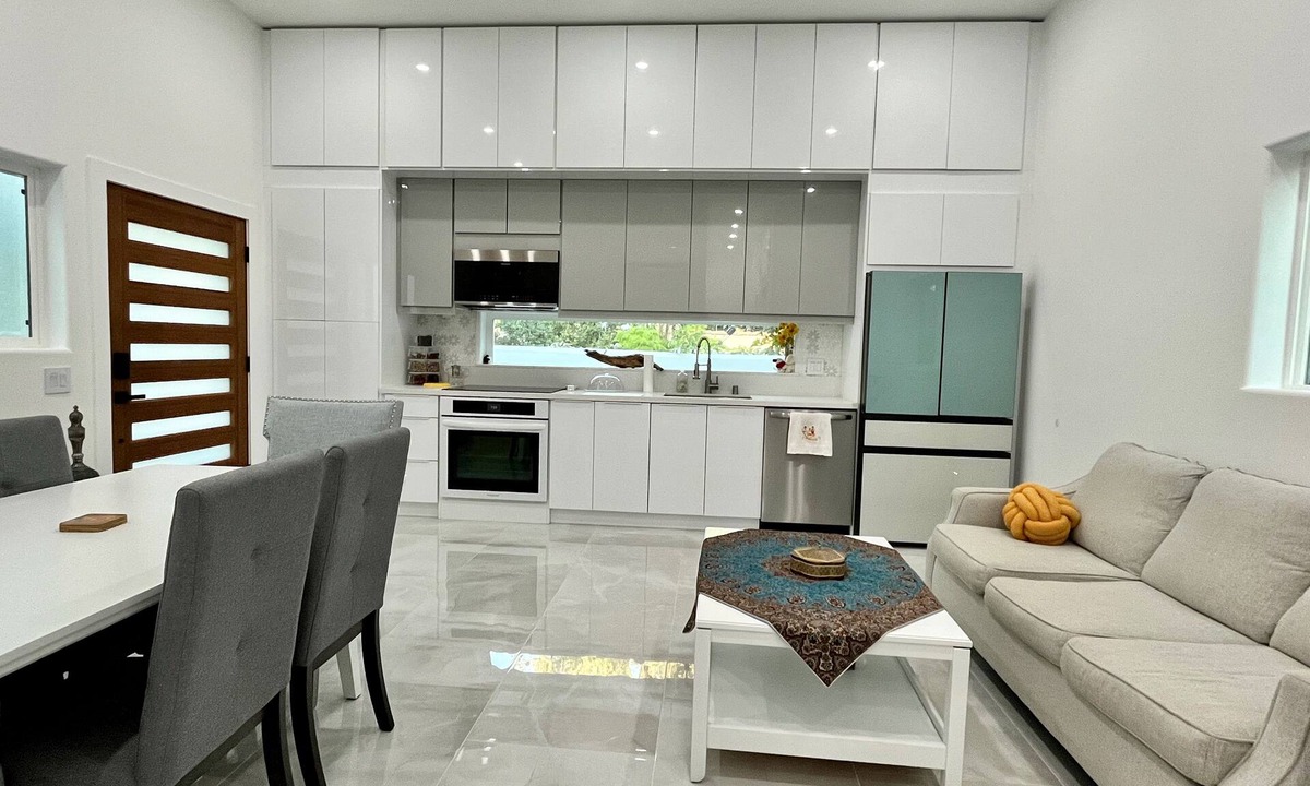 Greenbriar House | Charming and modern 2-bedroom house with AC, WiFi in serene Glendale, Sleeps 5