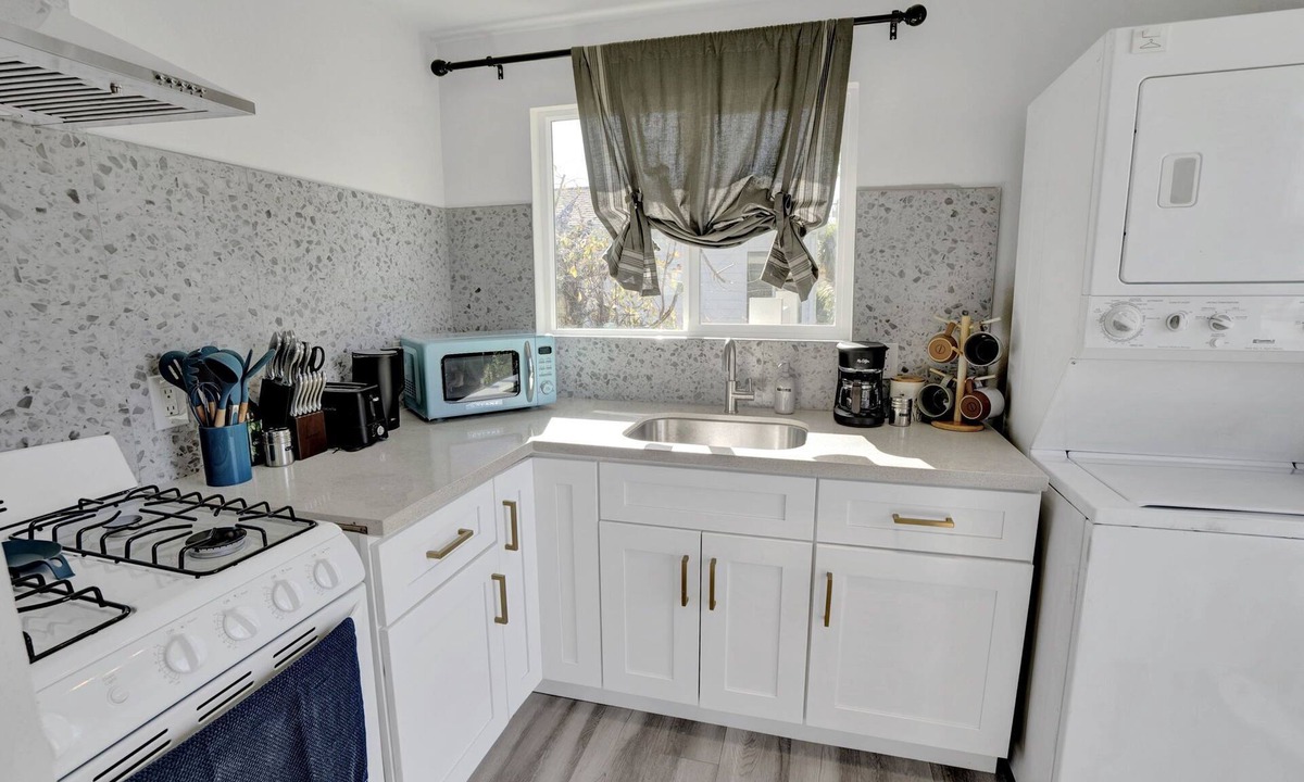 West Whittier-Los Nietos Apartment | Charming and Retro-inspired one-bedroom duplex near shopping and dining!