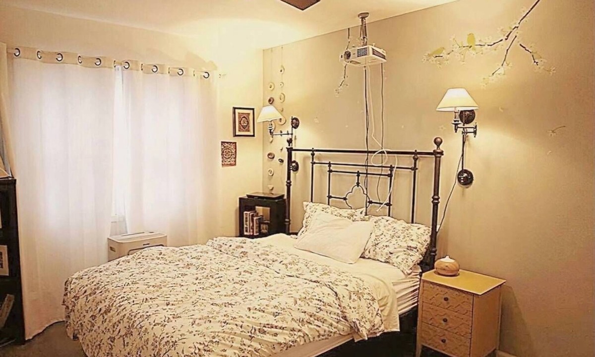 Alamitos Beach Condo | Charming Artist Condo - Close walk to the Beach