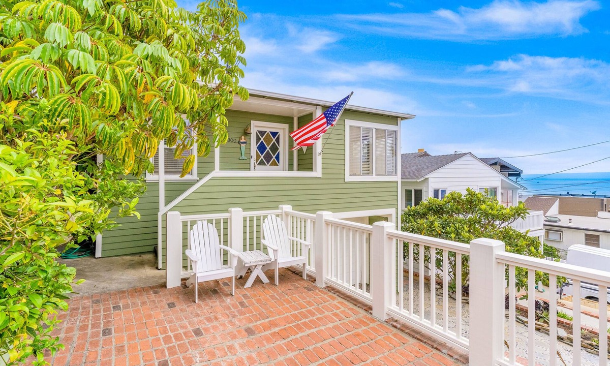 South Laguna House | Charming cottage near beach with ocean views, patio, fireplace, washer/dryer