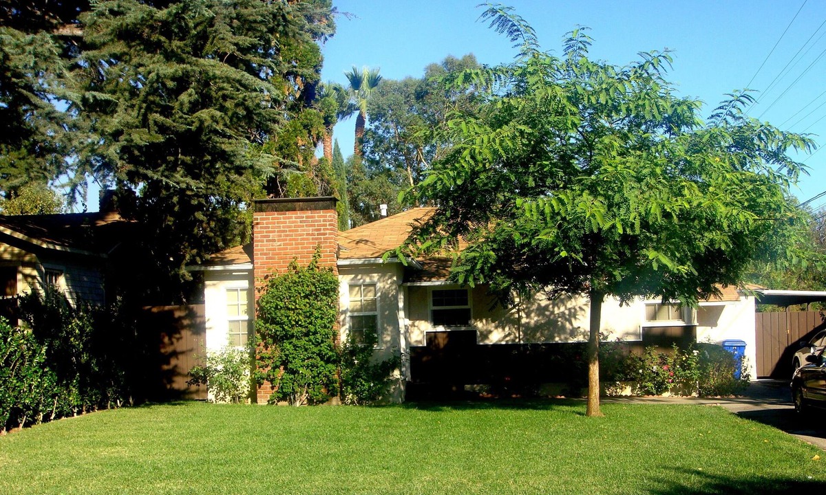 Granada Hills South House | Charming Granada Hills Home in Great Neighborhood