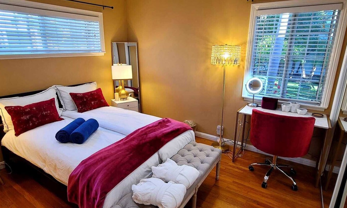 North Redondo House | Charming House House w backyard oasis-10 min from the Beach!