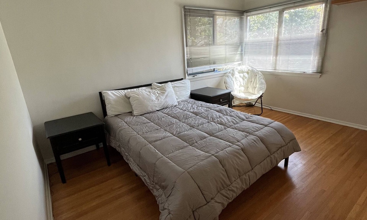 West Los Angeles House | Charming House Ideally Located in West Los Angeles.