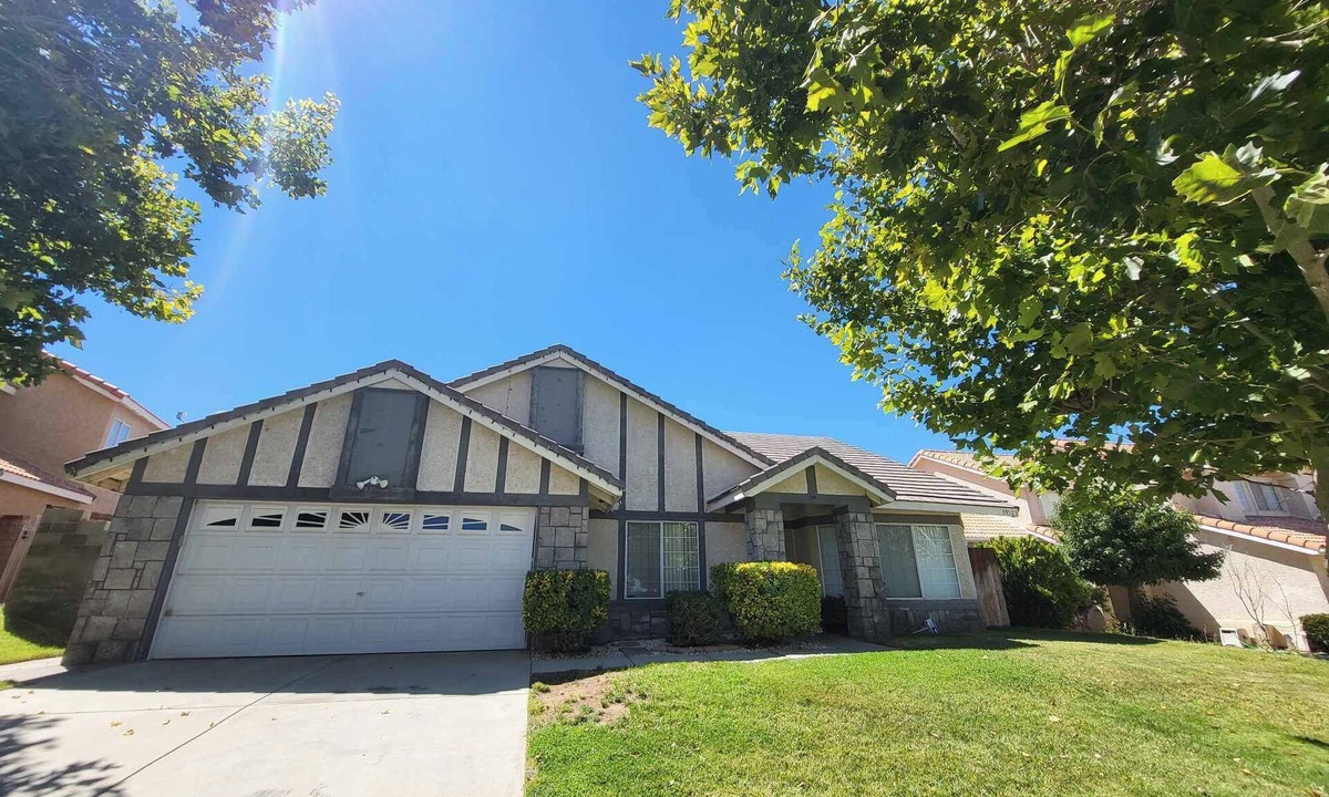 Palmdale House | Charming house in lovely Palmdale near Marie Kerr Park, schools, AV Mall