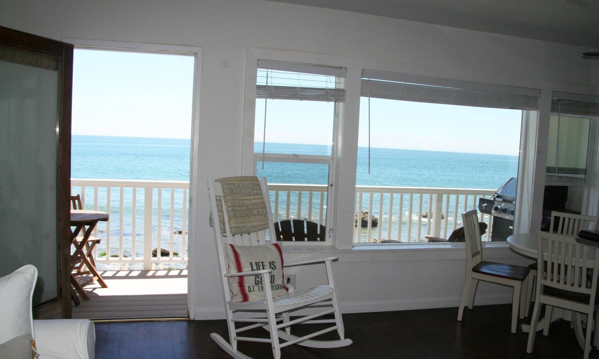 Eastern Malibu Apartment | Charming Oceanfront Get-Away on Sandy Carbon Beach - Stingray