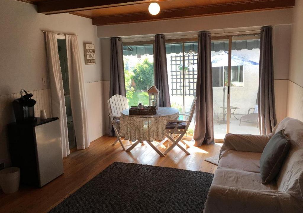 Old Town House | Charming Old Torrance - Private Suite & Bath