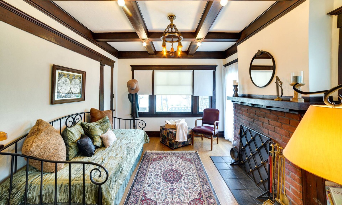 Redlands Apartment | Charming Redlands Duplex Near Park w/Shared Yard
