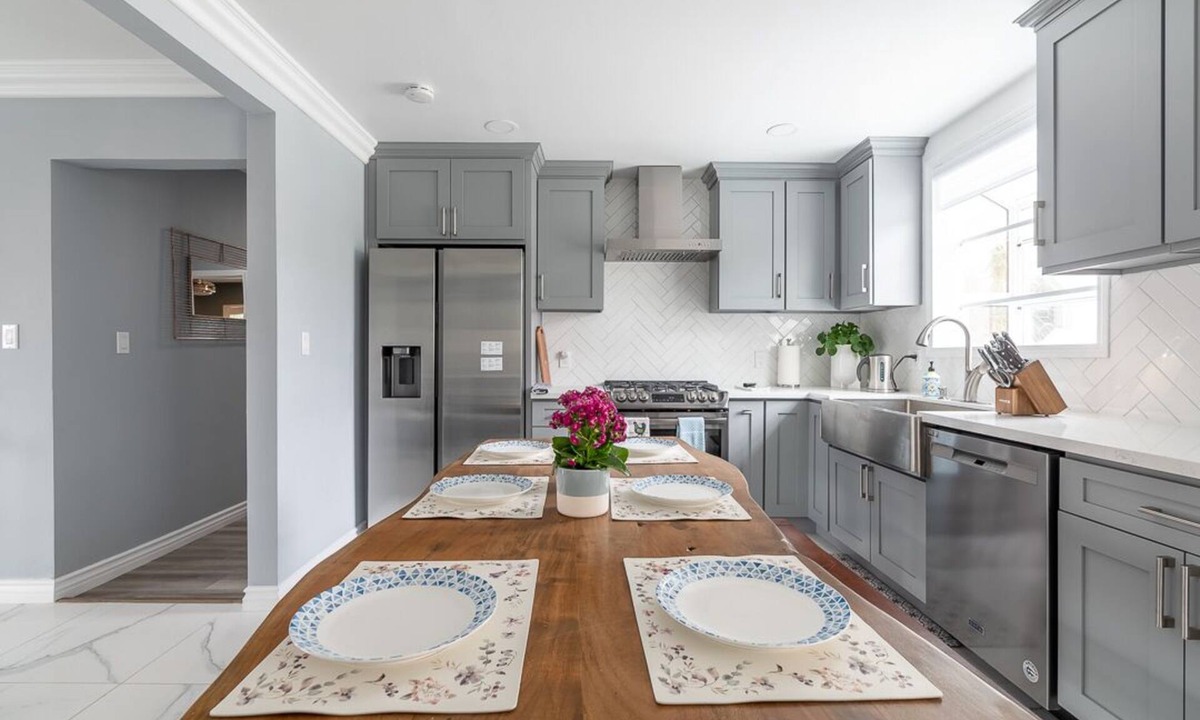 Midway City House | Cheerful Home-Prime Location - Close to Everything
