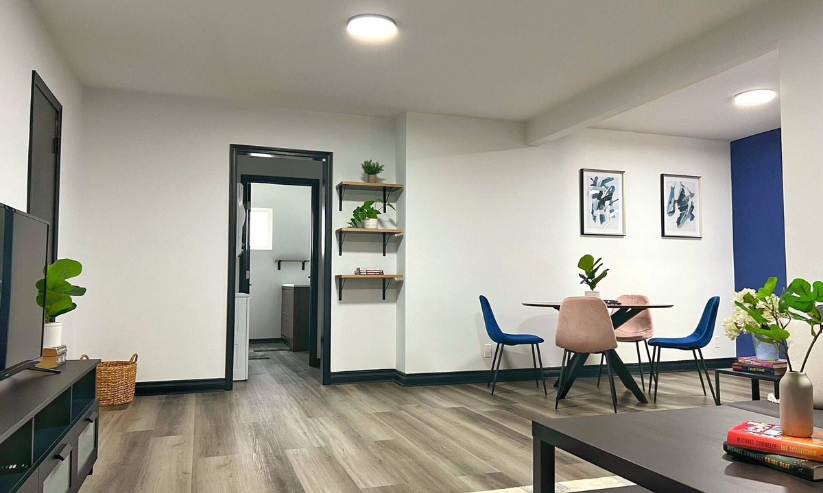 Hollywood Apartment | Chic 1-bedroom/1bath apartment with AC, WiFi in phenomenal Hollywood