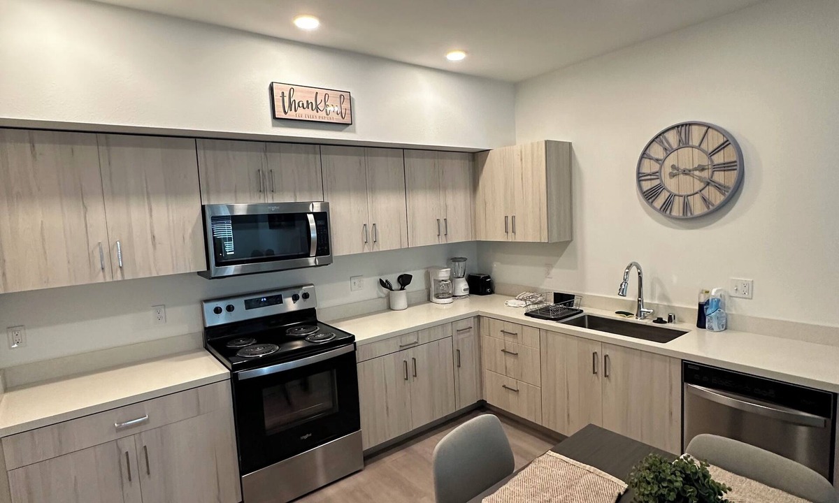 Brentwood Apartment | Chic 2-bedroom apartment with WiFi, AC in welcoming Brentwood