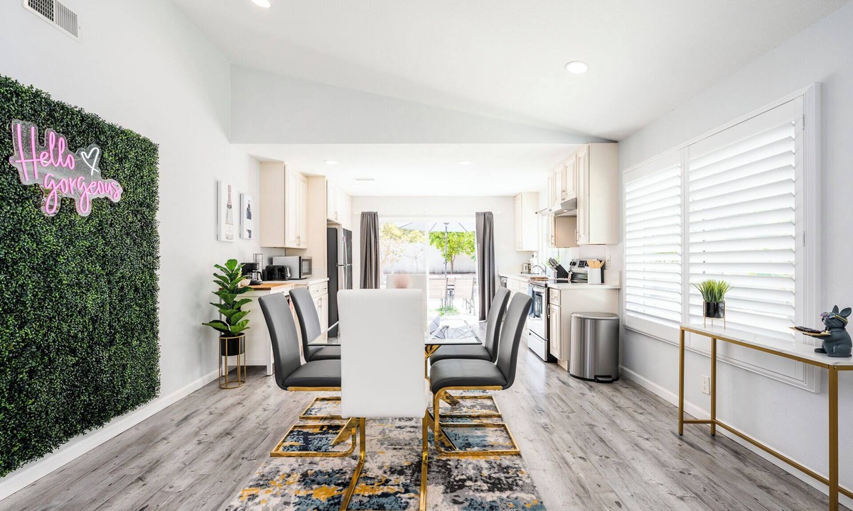 Santa Ana House | Chic 3BR w/Insta Wall & Arcade & Mins to Disney!
