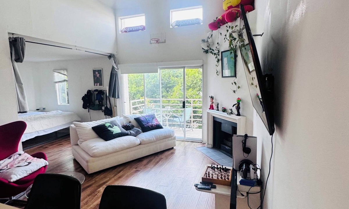 West Hollywood Apartment | Chic apartment with AC, WiFi in cool West Hollywood