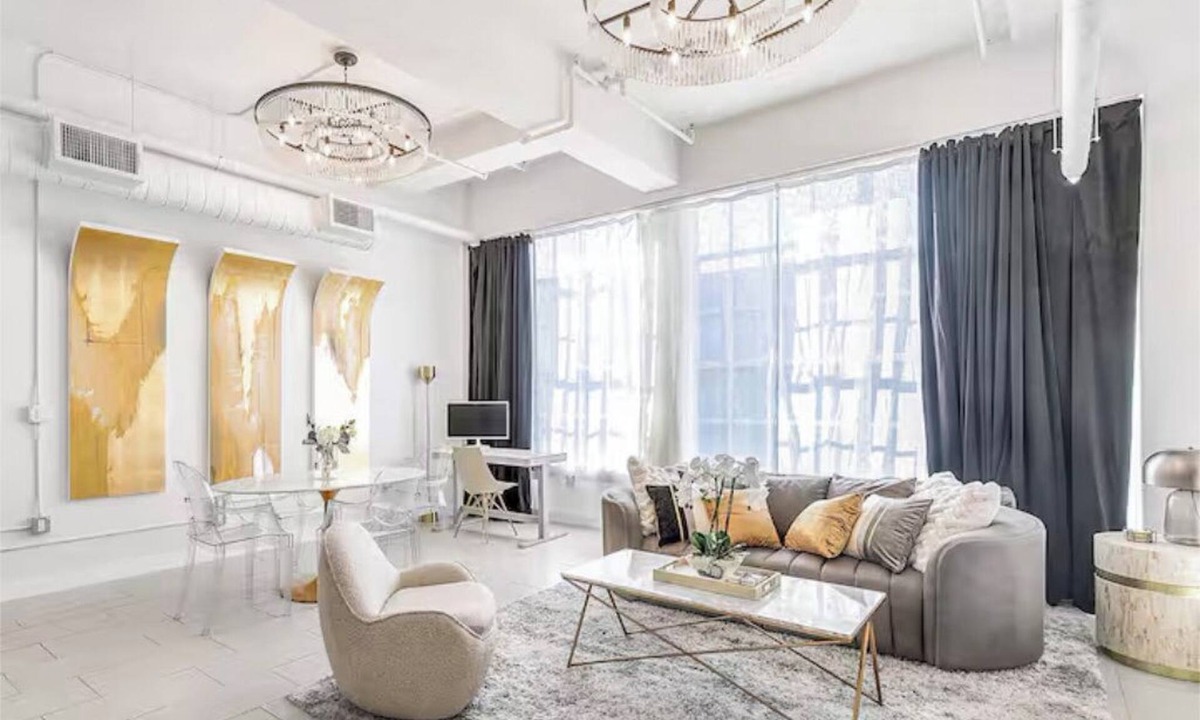 Downtown Los Angeles Apartment | Chic DTLA 1-bedroom sleeps 4 with Rooftop Pool and Free Parking