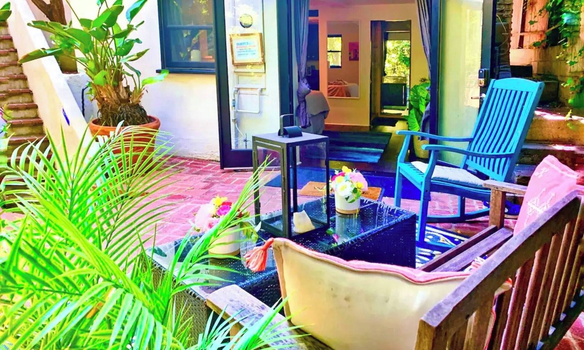 La Brea Apartment | Chic Hollywood Hills Guest Suite+Views+Outdoor Living Room+Free Street Parking