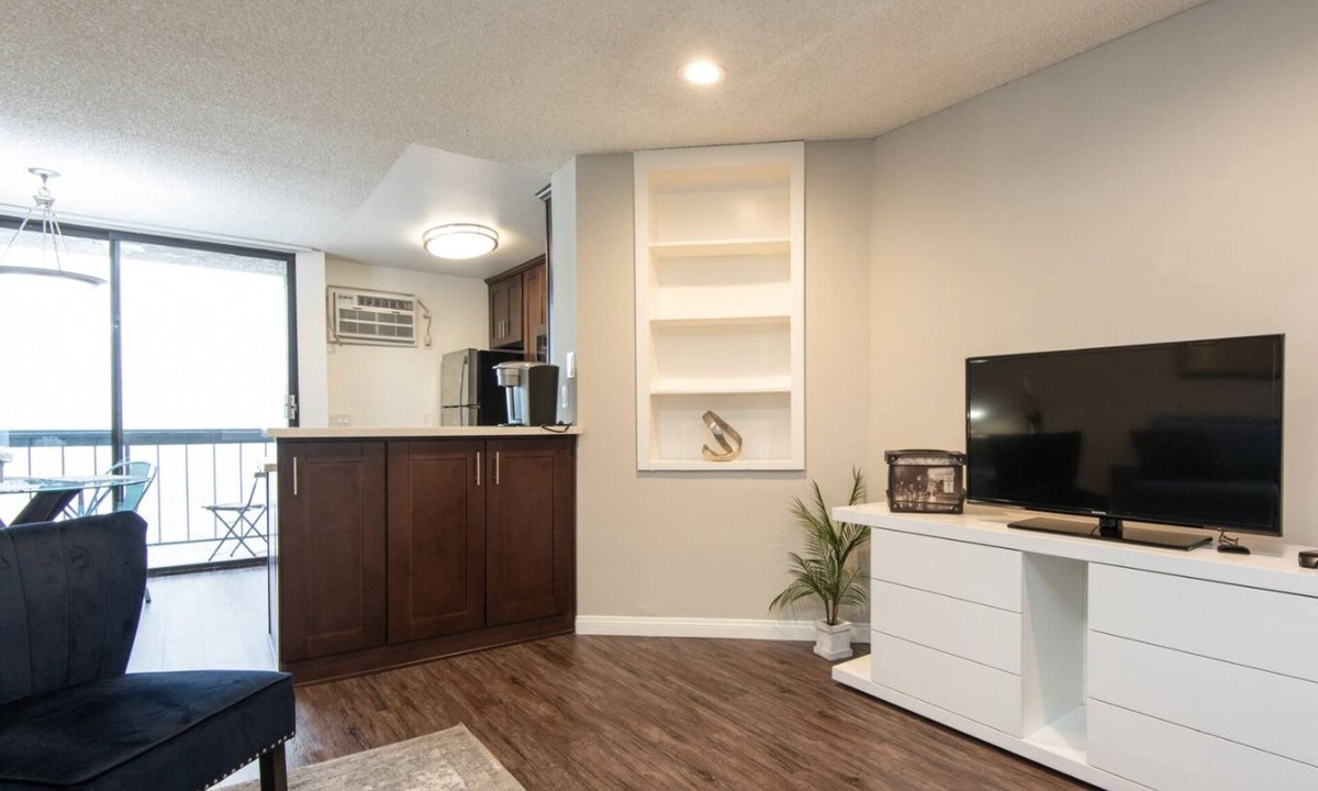 Tri-West Apartment | Chic Junior 1-Bedroom with Balcony & Pool in Fabulous West Hollywood