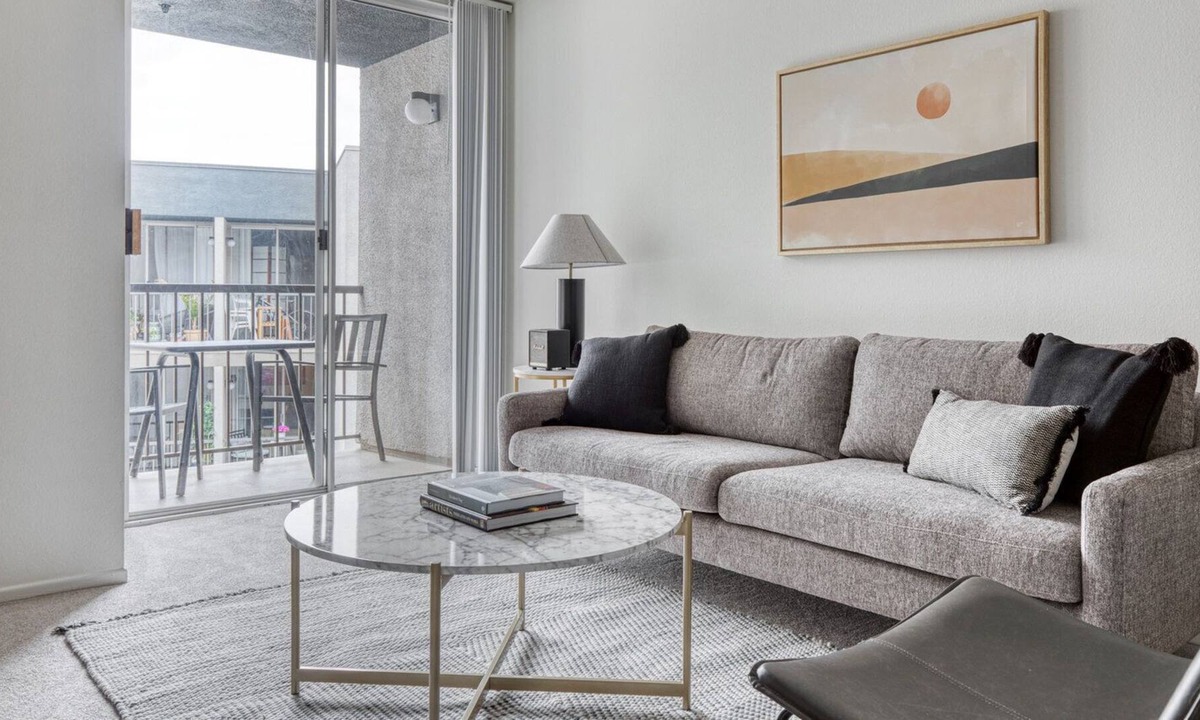 Los Feliz Apartment | Chic Los Feliz 1BR w/ Gym, Lounge & Pool, near Observatory, by Blueground