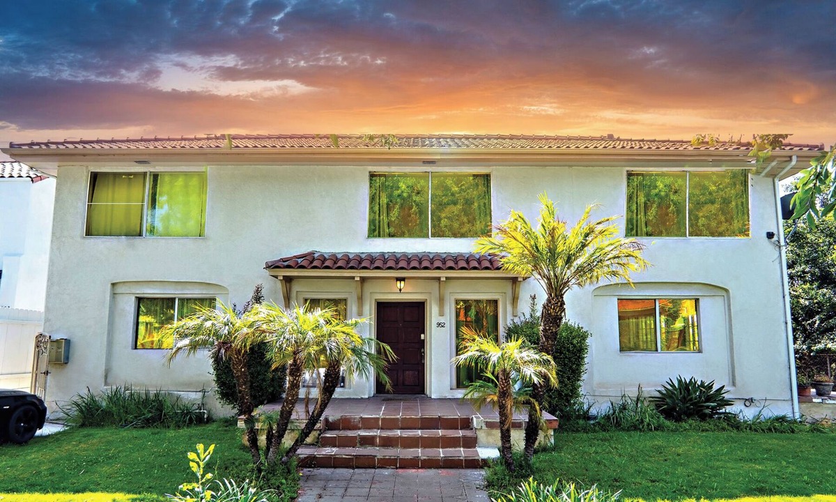 Mid-Wilshire House | Chic Mid-Wilshire Retreat: Central LA Haven + Pets
